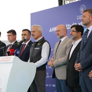 bakan uraloglu ankara izmir arasi seyahat suremiz 35 saate dusecek LPDZzhgw