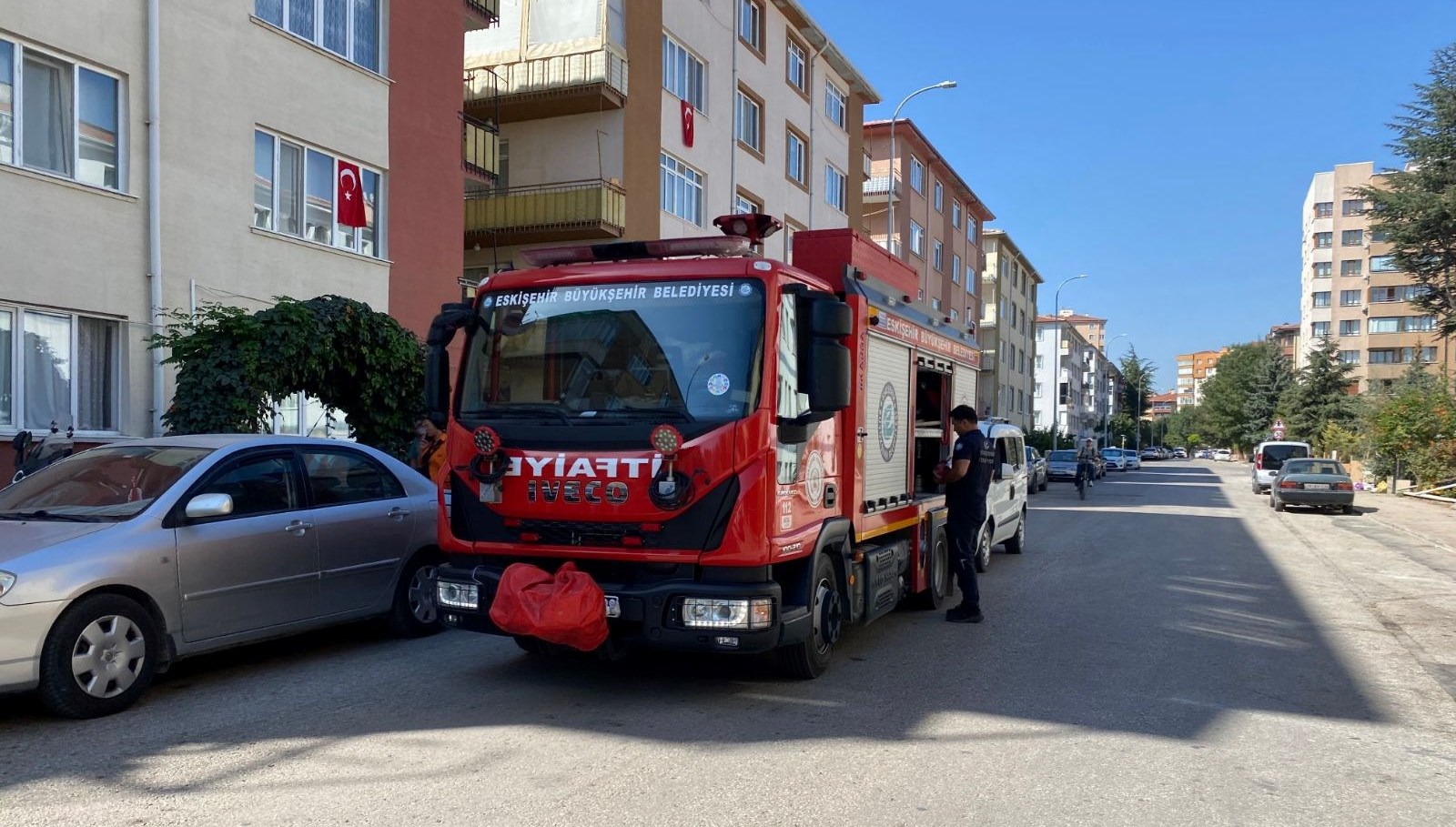 balkondaki piknik tupu alevlendi yangin cikti eP1Mvyxs