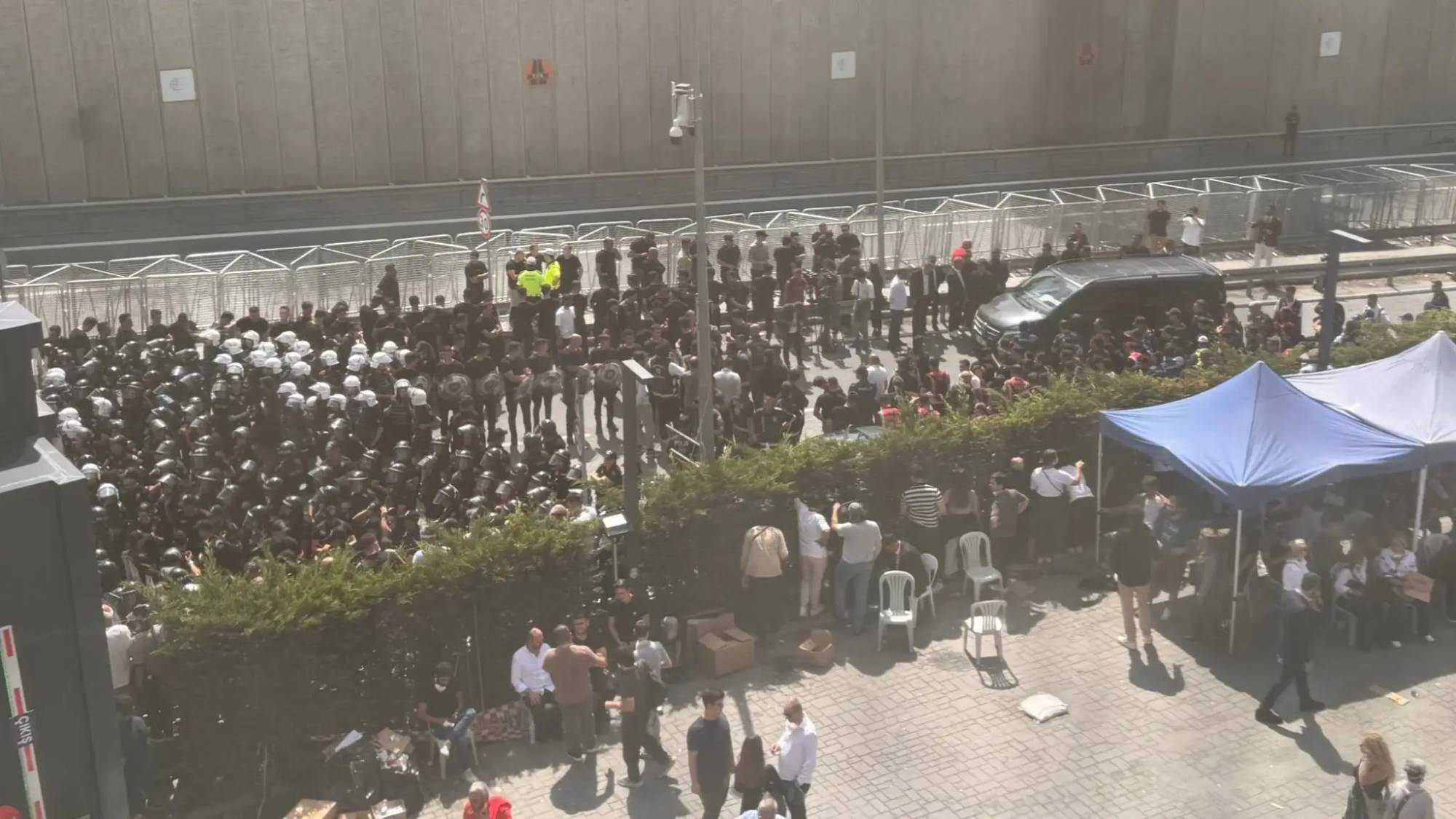 chpden yerlikayaya kanunsuz emirlerle hukuka aykiri bir sekilde baba ocagimiza saldiri emrini siz mi verdiniz CjELNPGH