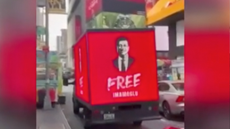 cumhurbaskani erdoganin abd ziyaretinde new yorkta free imamoglu kamyonlari goruldu 3Isiyf1N