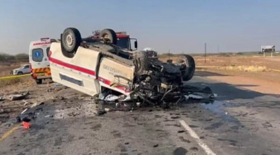 namibyada polis araci cezaevi minibusuyle carpisti 16 olu hiyCspwt