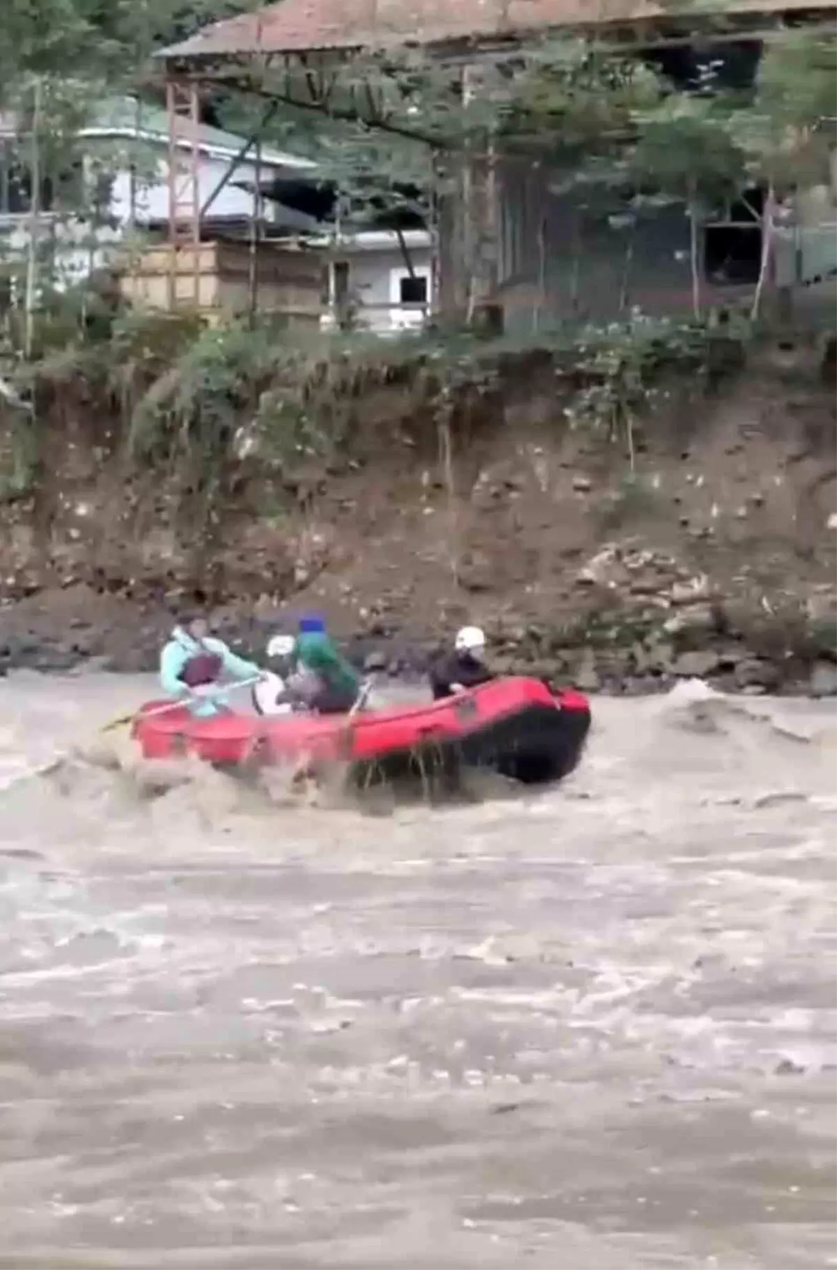 rizede rafting keyfi sel ortasinda zmigx5ey