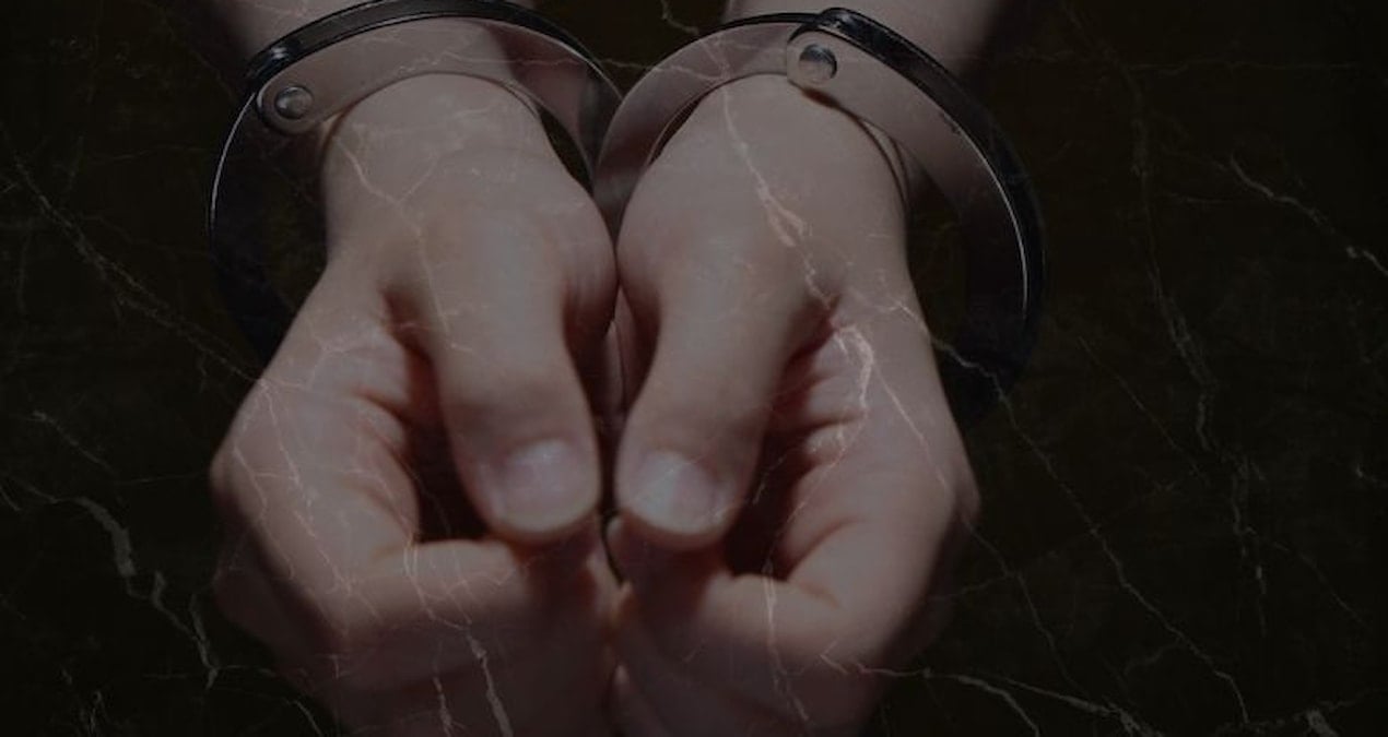 yaraladigi karisini rehin alan kisi tutuklandi NzRb3LsM