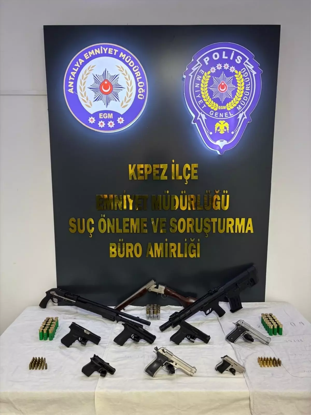 antalyada huzur operasyonu cok sayida silah ele gecirildi KL1cFnRv.jpg