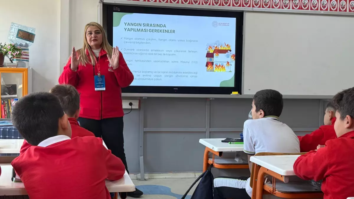 mebden es zamanli tahliye tatbikati 18 milyon ogrenci katildi rhf5TT8V.jpg