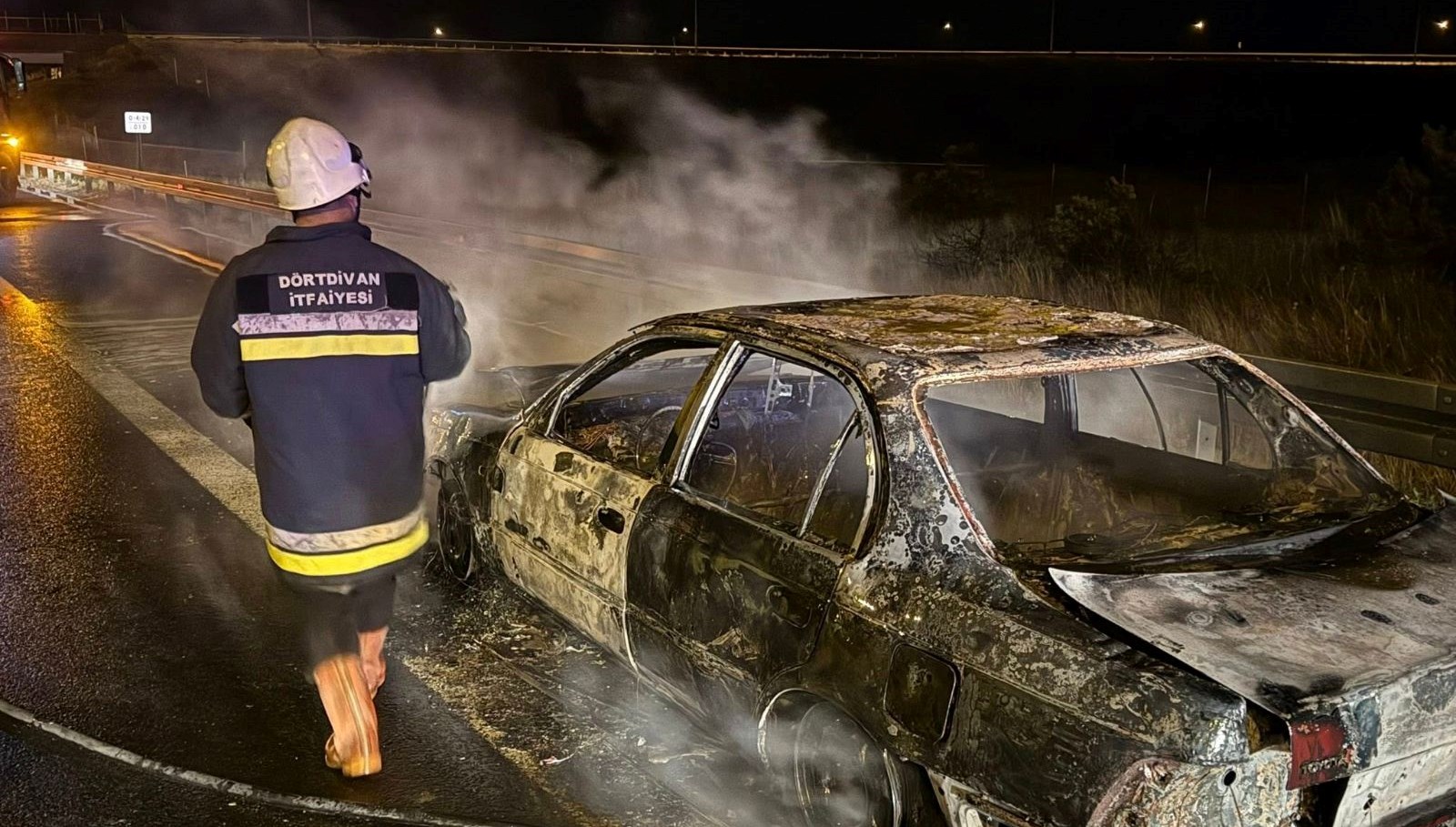 otoyolda yangin panigi giselerde yanmaya basladi yt3IIhAq.jpg