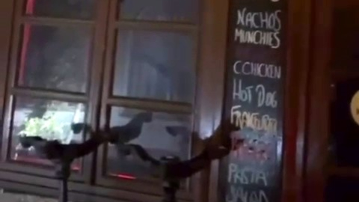 izmirde eglence mekanina silahli saldiri b3LIFZNh.jpg