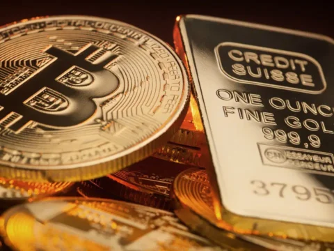 Bitcoin rekor seviyeden yüzde 51 geriledi: Analistler uzun vadeli senaryolar için ne diyor?