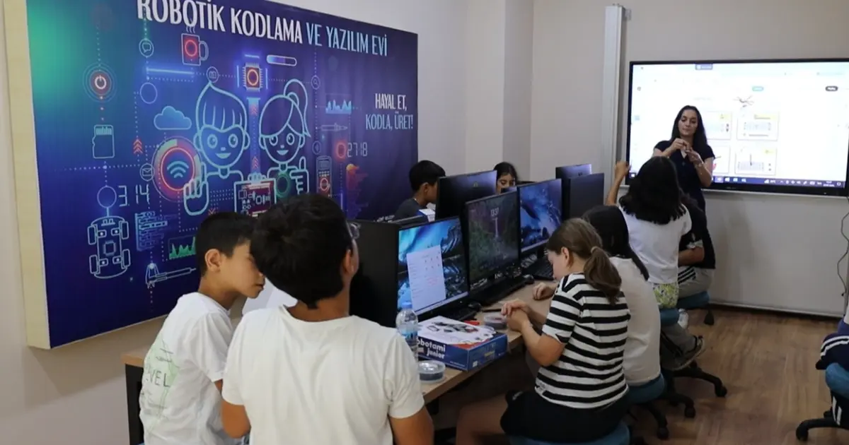 Kocaeli izmit belediyesi robotik kodlama ve yazilim evinde egitimler basladi NTT5xRlv