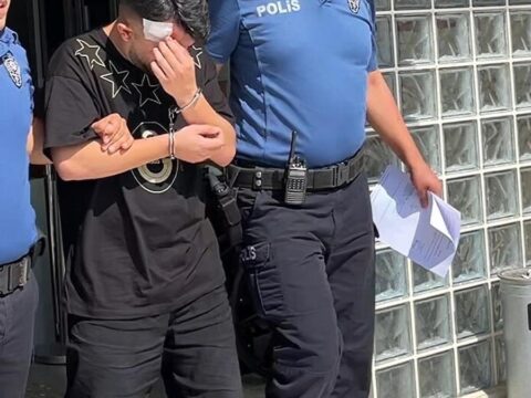 Trafikte makas atan surucu hastaneden donen 4 cocuk annesini oldurdu mzdZHie9